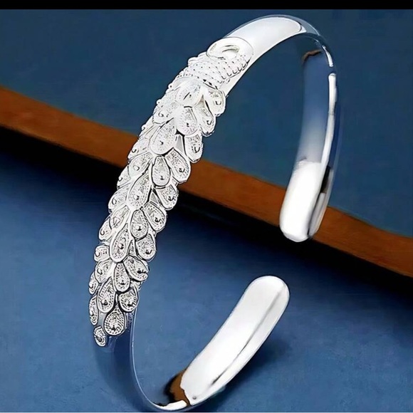 Elegant Silver Peacock Bangle - Picture 5 of 5